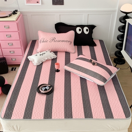 91家纺网 家纺一手货源 找家纺 昔可家纺2023新款甜酷黑粉系列乳胶凉席 黑粉条纹