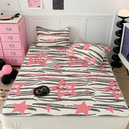 91家纺网 家纺一手货源 找家纺 昔可家纺2023新款甜酷黑粉系列乳胶凉席 斑马条纹星星