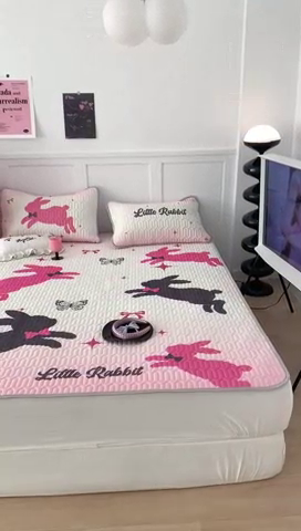 91家纺网 家纺一手货源 找家纺 昔可家纺2023新款甜酷黑粉系列乳胶凉席 蝴蝶结黑兔