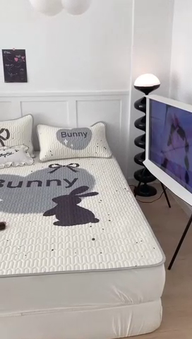 91家纺网 家纺一手货源 找家纺 昔可家纺2023新款甜酷黑粉系列乳胶凉席 丝带黑兔