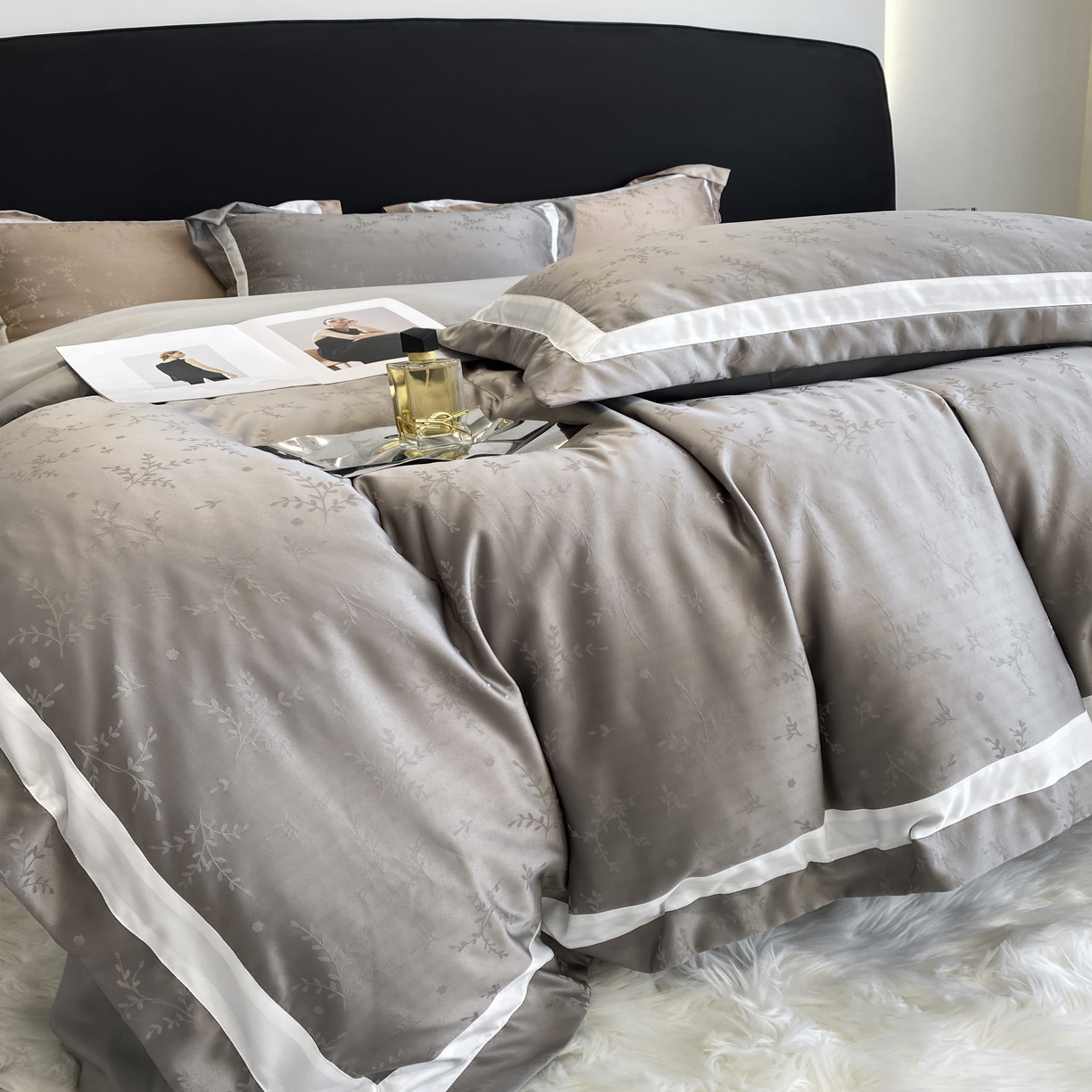 91家纺网 家纺一手货源 找家纺 优悦 宽边提花冰丝四件套 叶语香-灰