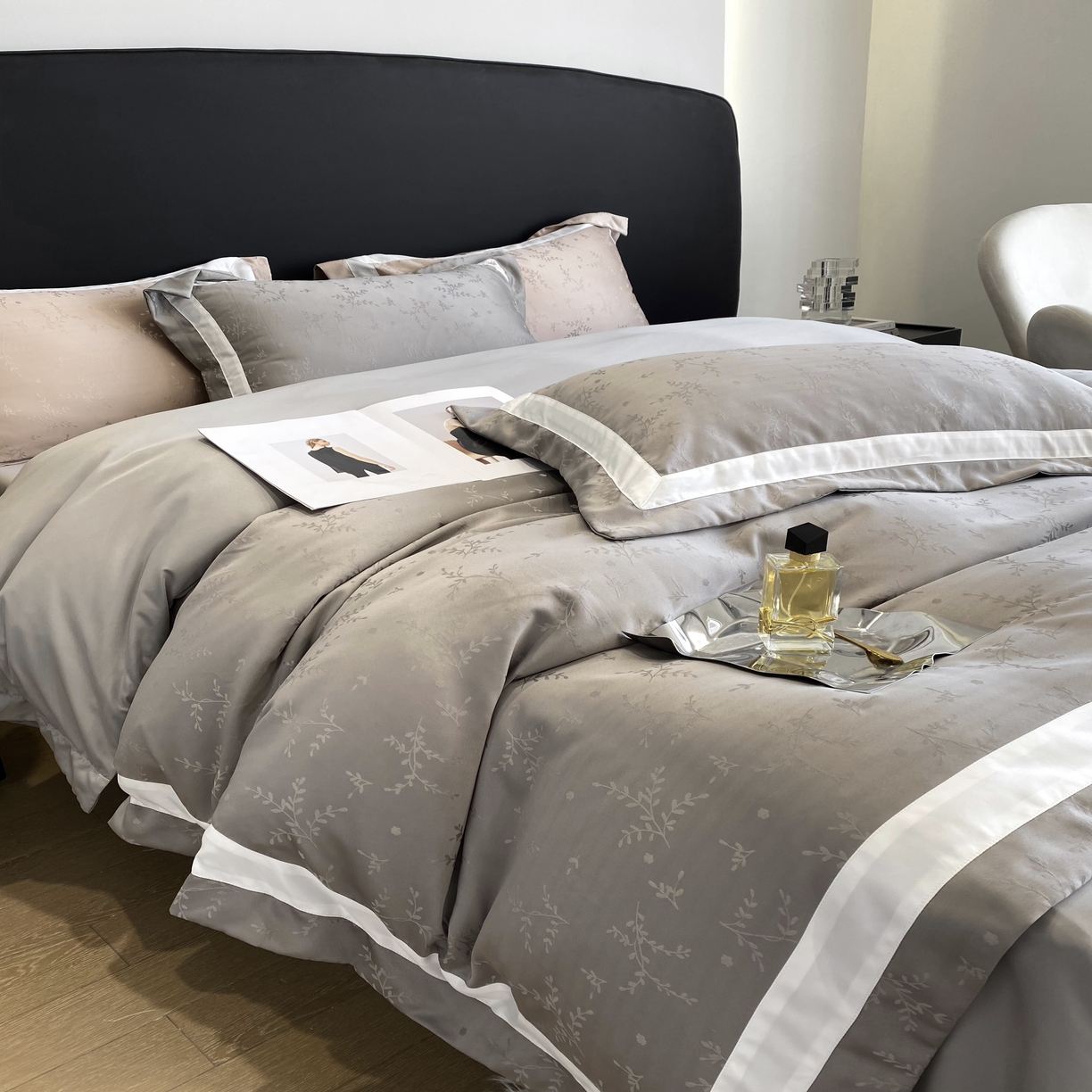 91家纺网 家纺一手货源 找家纺 优悦 宽边提花冰丝四件套 叶语香-灰