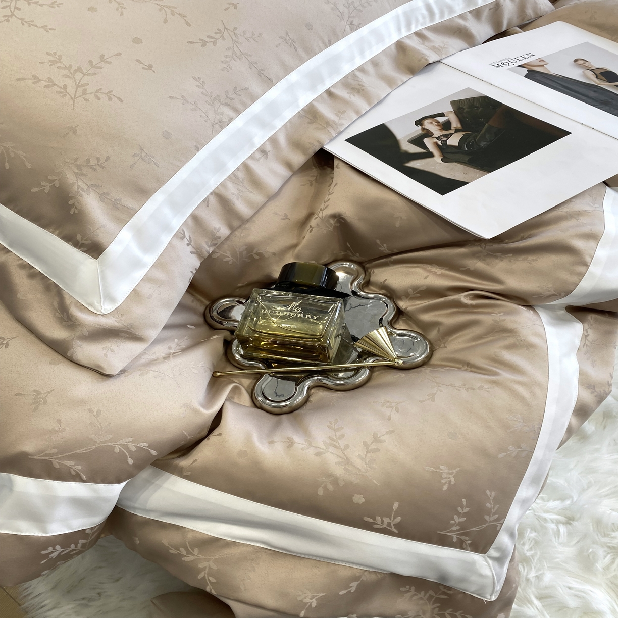 91家纺网 家纺一手货源 找家纺 优悦 宽边提花冰丝四件套 叶语香-米色