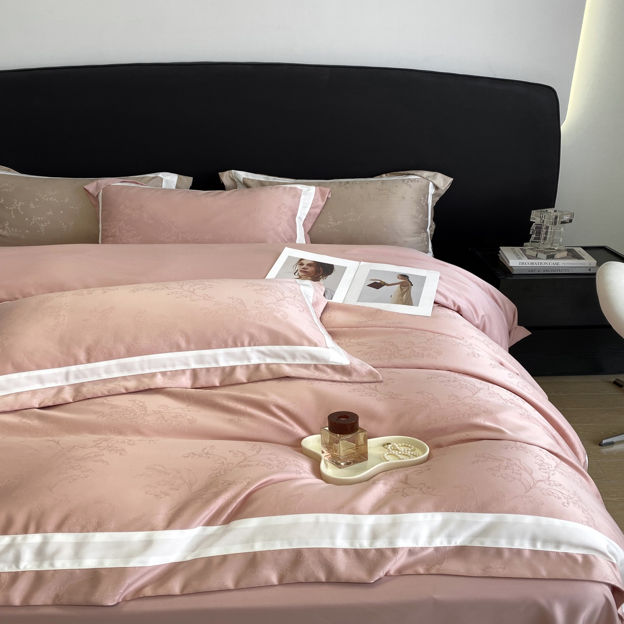 91家纺网 家纺一手货源 找家纺 优悦 宽边提花冰丝四件套 夏日兰语-粉