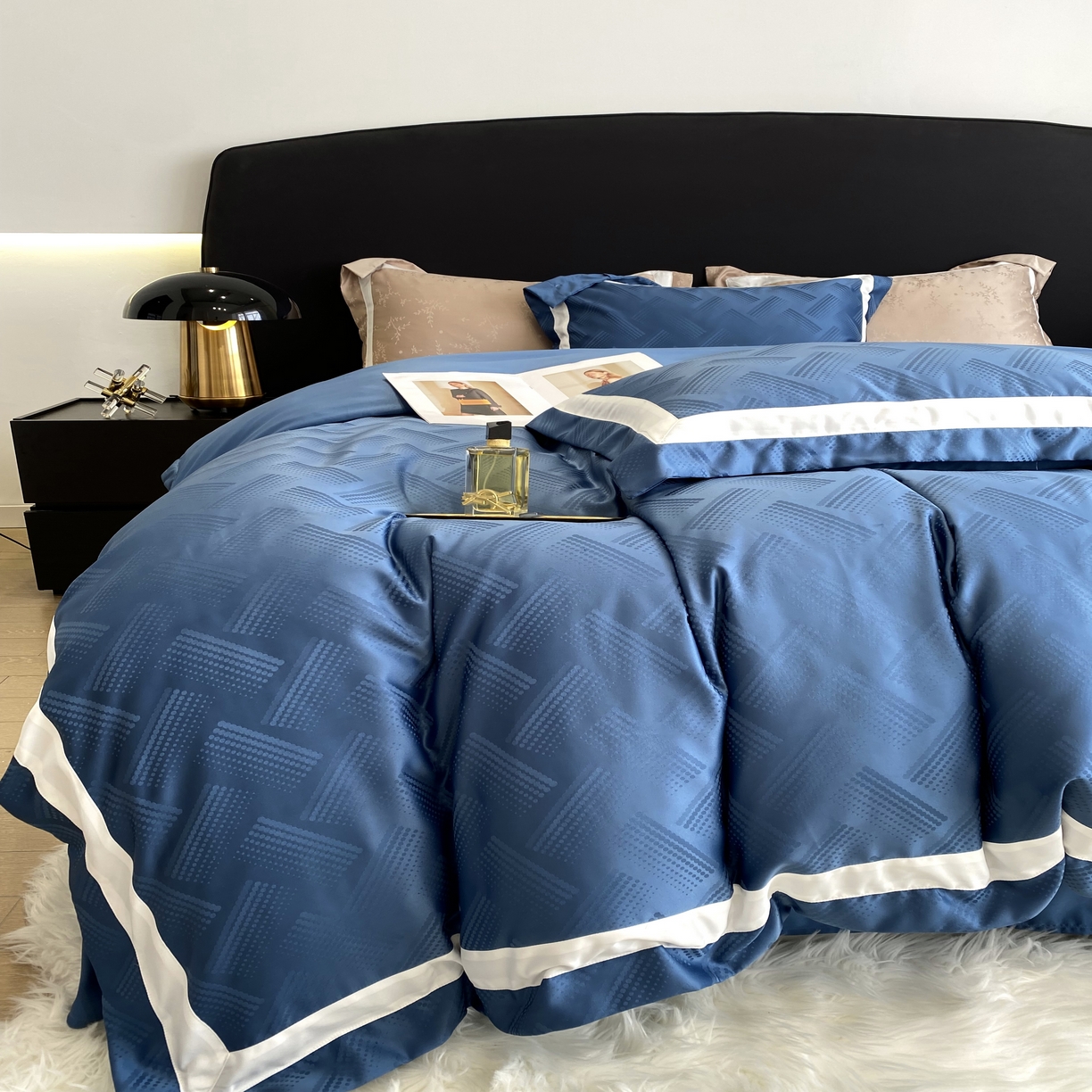 91家纺网 家纺一手货源 找家纺 优悦 宽边提花冰丝四件套 领格绅士-深蓝