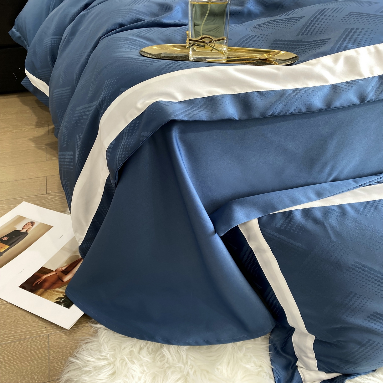 91家纺网 家纺一手货源 找家纺 优悦 宽边提花冰丝四件套 领格绅士-深蓝