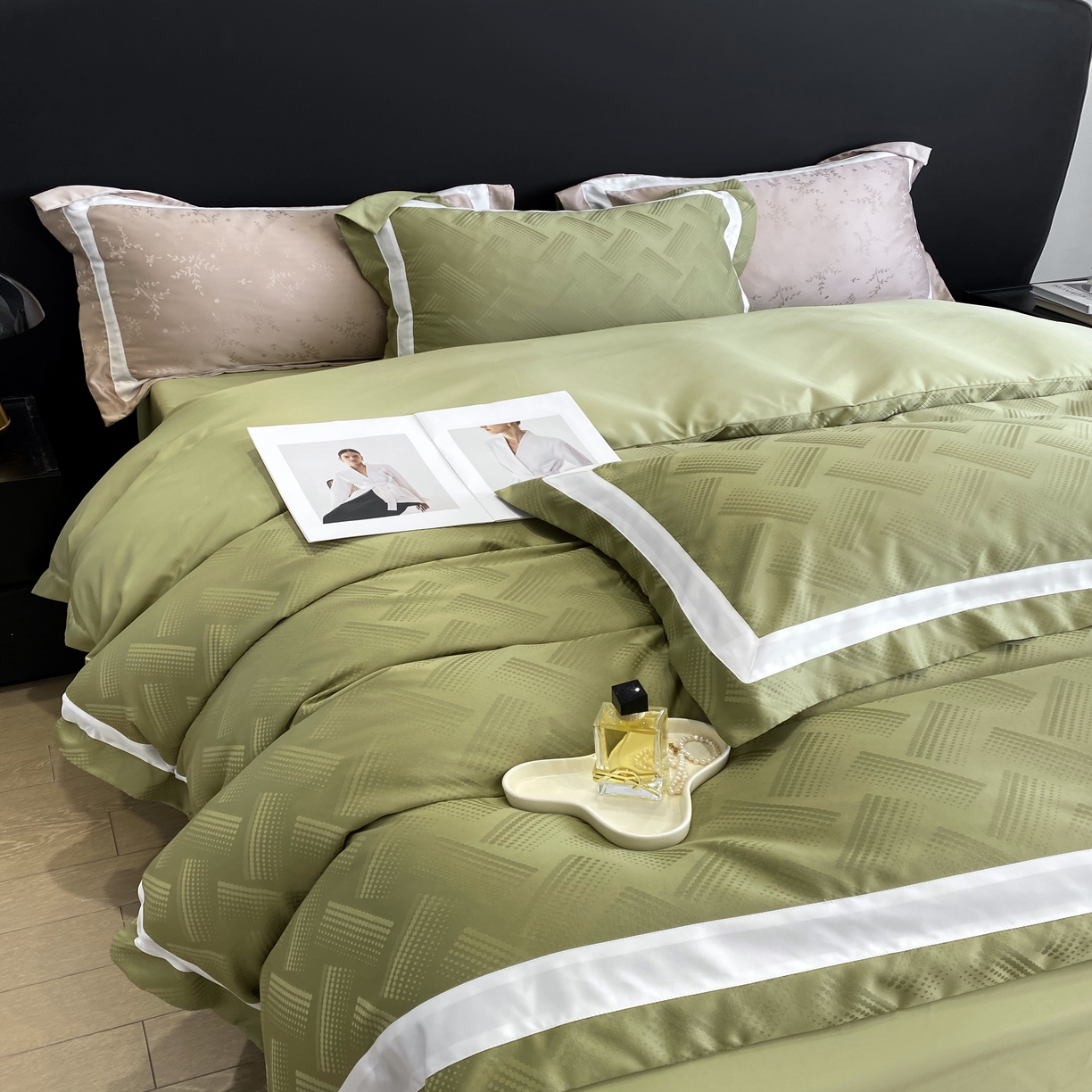 91家纺网 家纺一手货源 找家纺 优悦 宽边提花冰丝四件套 领格绅士-绿