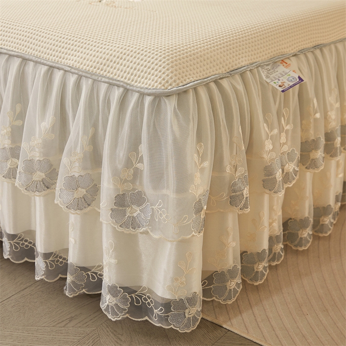 91家纺网 家纺一手货源 找家纺 恒爱 2023 刺绣华夫格床裙三件套 珍珠白（床裙款）