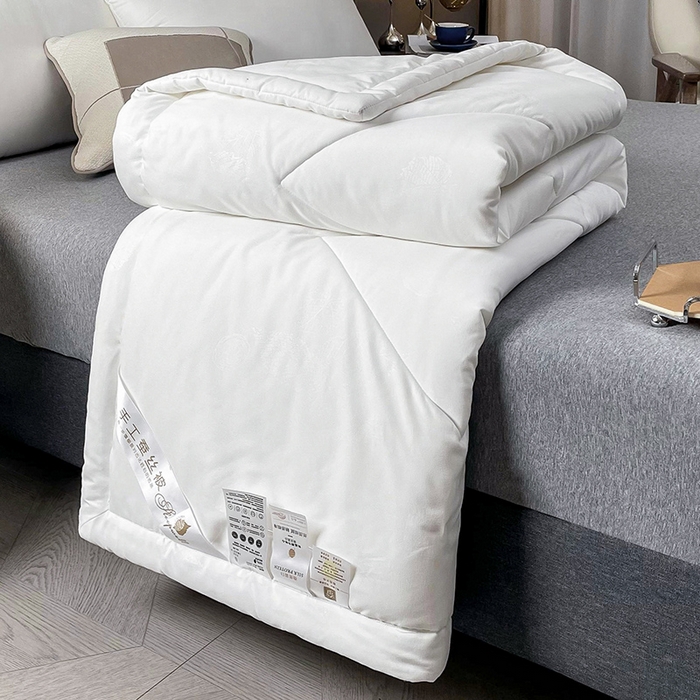 91家纺网 家纺一手货源 找家纺 可机洗柞蚕丝桑蚕丝宽边夏凉被空调被夏季薄被薄款春秋被单人 轻奢白