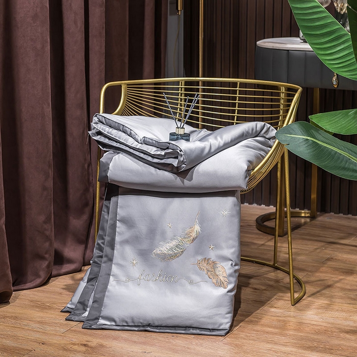 91家纺网 家纺一手货源 找家纺 梦舒羽 新款可水洗真丝被夏天宿舍空调被单人夏凉被纯色冰丝刺绣夏被被子双人薄被 凤羽-浅灰