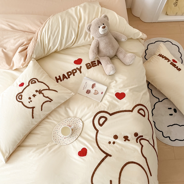 91家纺网 家纺一手货源 找家纺 澳梵家居 2023新款【是修狗呀】系列 全棉大版毛巾绣四件套 害羞熊-米白