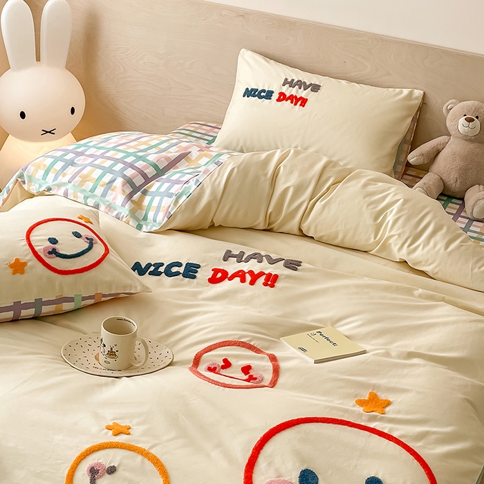 91家纺网 家纺一手货源 找家纺 澳梵家居 2023新款【是修狗呀】系列 全棉大版毛巾绣四件套 微笑百事达