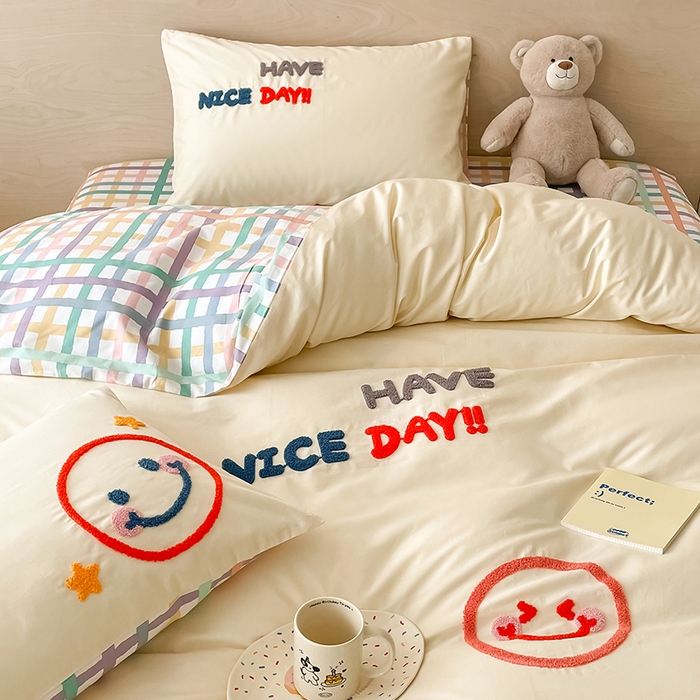 91家纺网 家纺一手货源 找家纺 澳梵家居 2023新款【是修狗呀】系列 全棉大版毛巾绣四件套 微笑百事达