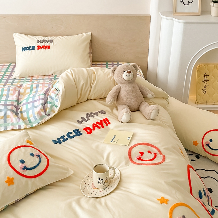 91家纺网 家纺一手货源 找家纺 澳梵家居 2023新款【是修狗呀】系列 全棉大版毛巾绣四件套 微笑百事达