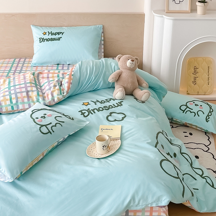 91家纺网 家纺一手货源 找家纺 澳梵家居 2023新款【是修狗呀】系列 全棉大版毛巾绣四件套 可爱恐龙