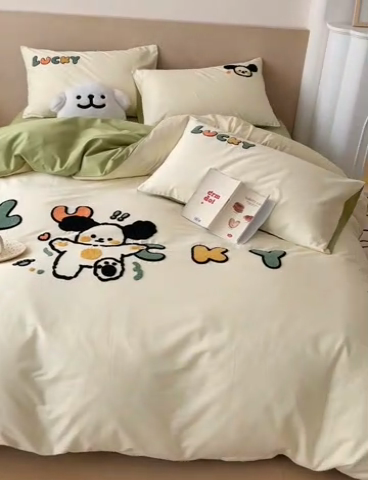 91家纺网 家纺一手货源 找家纺 澳梵家居 2023新款【是修狗呀】系列 全棉大版毛巾绣四件套 幸运小狗