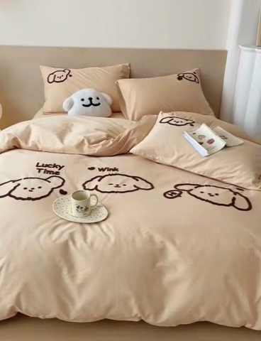 91家纺网 家纺一手货源 找家纺 澳梵家居 2023新款【是修狗呀】系列 全棉大版毛巾绣四件套 是修狗呀-卡其