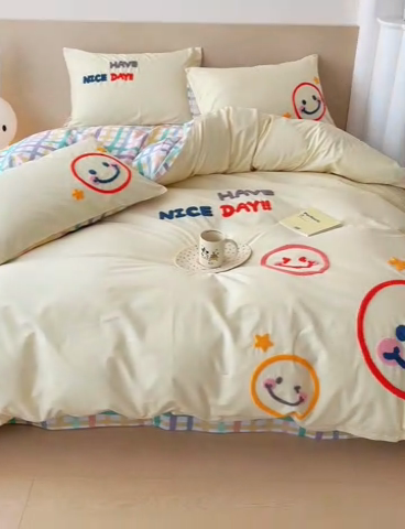 91家纺网 家纺一手货源 找家纺 澳梵家居 2023新款【是修狗呀】系列 全棉大版毛巾绣四件套 微笑百事达