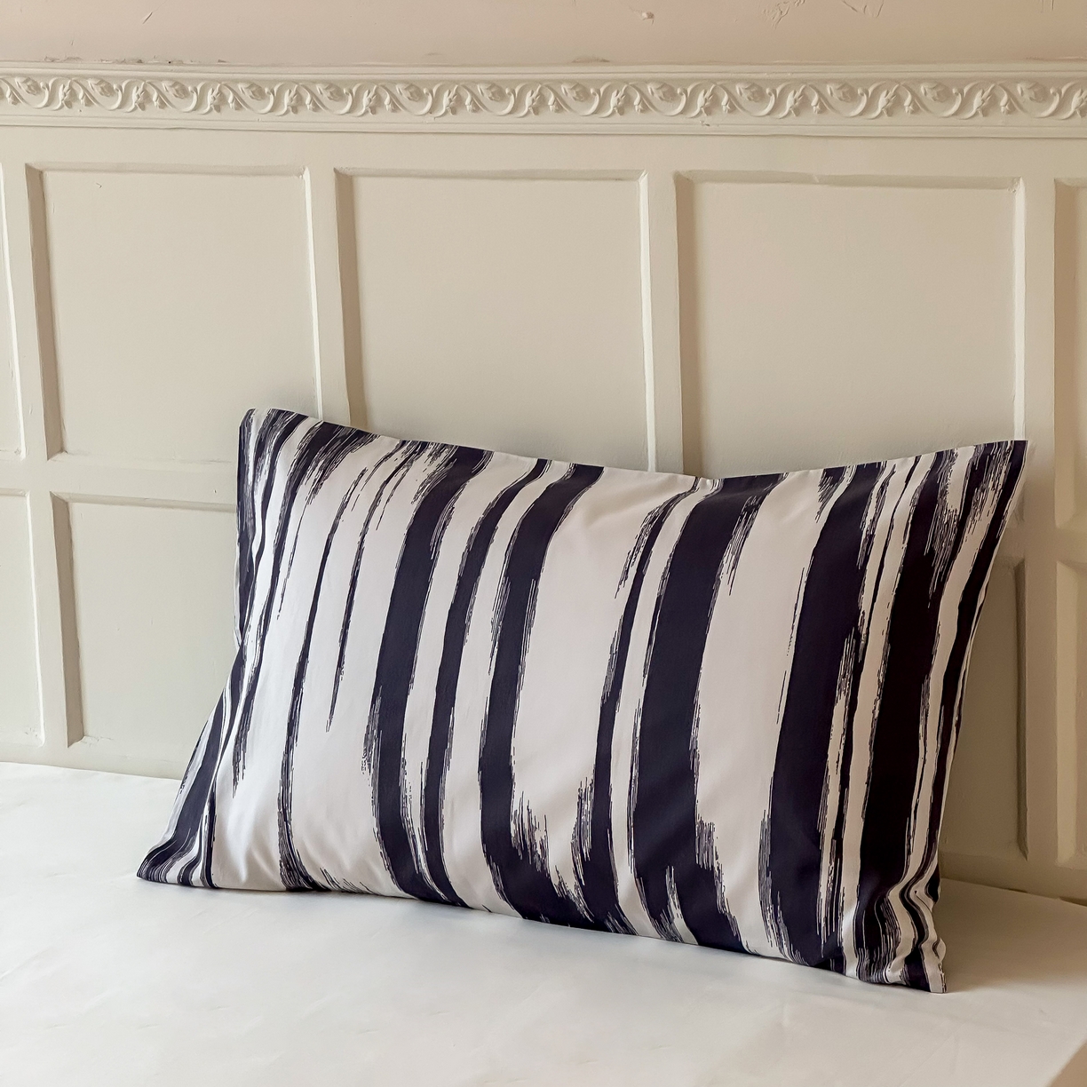 91家纺网 家纺一手货源 找家纺 窝米 全棉斜纹枕套（简约类） 水波纹炭黑枕套