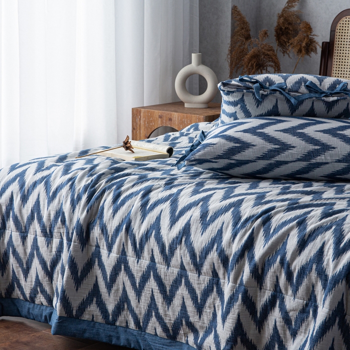 91家纺网 家纺一手货源 找家纺 安莱生活 2023新款双层纱复古大提花系列海澜夏被及夏被四件套 海澜蓝