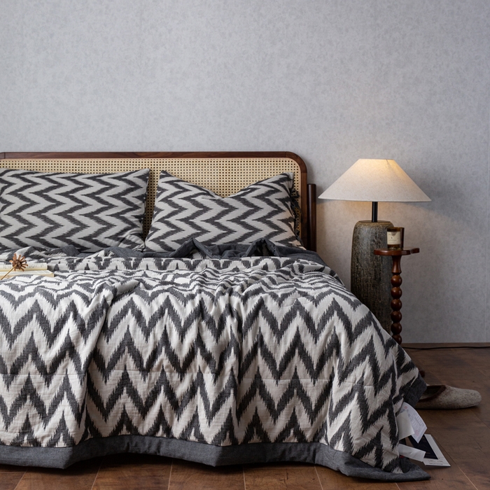 91家纺网 家纺一手货源 找家纺 安莱生活 2023新款双层纱复古大提花系列海澜夏被及夏被四件套 海澜黑