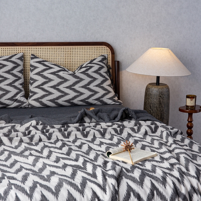 91家纺网 家纺一手货源 找家纺 安莱生活 2023新款双层纱复古大提花系列海澜夏被及夏被四件套 海澜黑