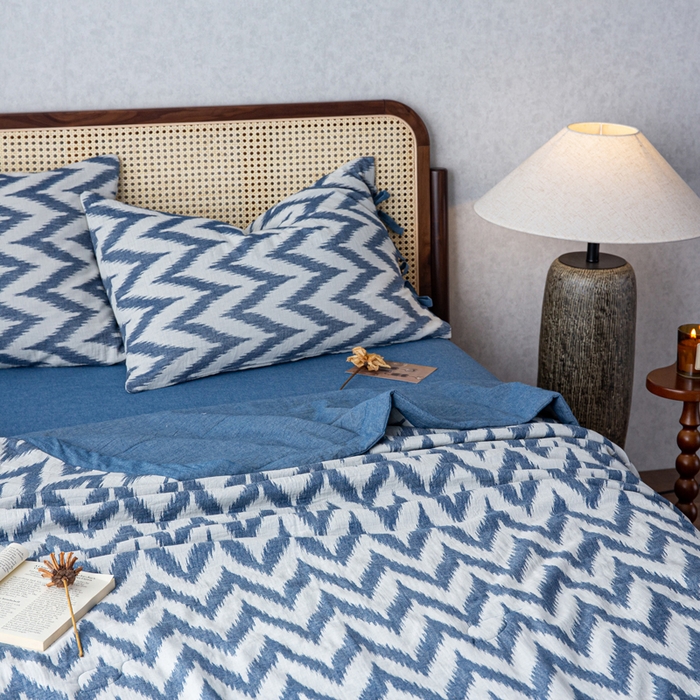 91家纺网 家纺一手货源 找家纺 安莱生活 2023新款双层纱复古大提花系列海澜夏被及夏被四件套 海澜蓝