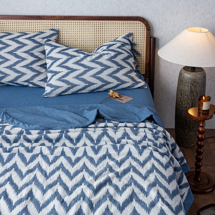 91家纺网 家纺一手货源 找家纺 安莱生活 2023新款双层纱复古大提花系列海澜夏被及夏被四件套 海澜蓝