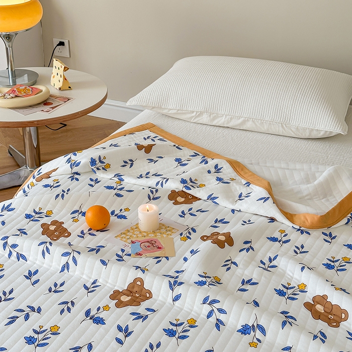 91家纺网 家纺一手货源 找家纺 吾秀 2023新款A类棉代尔针织棉毯 花蜜小熊（蓝）