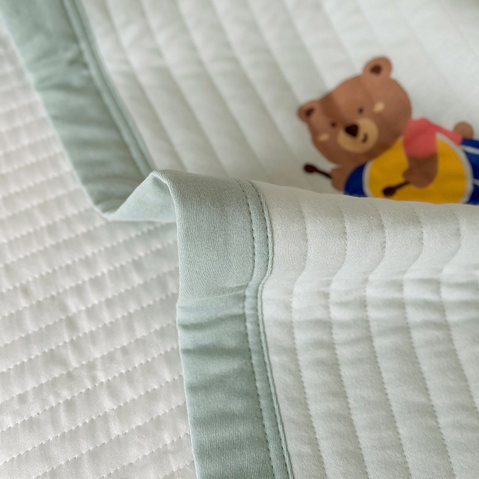 91家纺网 家纺一手货源 找家纺 吾秀 2023新款A类棉代尔针织棉毯 小熊乐园（绿）