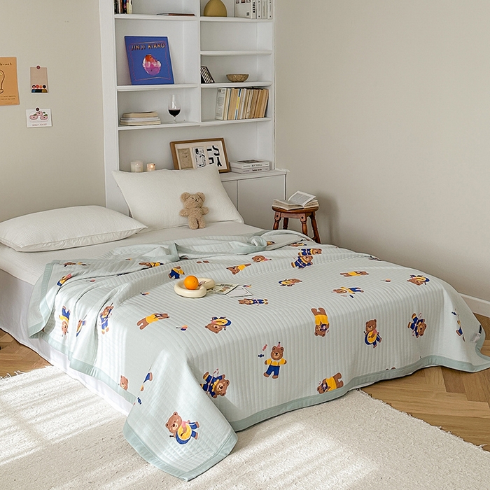 91家纺网 家纺一手货源 找家纺 吾秀 2023新款A类棉代尔针织棉毯 小熊乐园（绿）