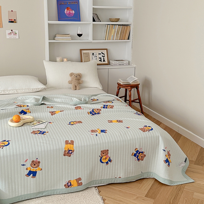 91家纺网 家纺一手货源 找家纺 吾秀 2023新款A类棉代尔针织棉毯 小熊乐园（绿）