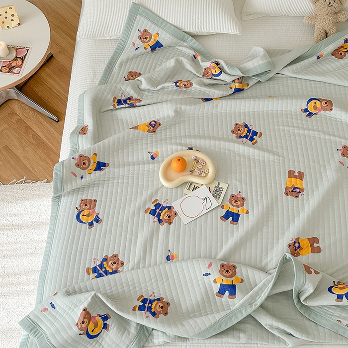 91家纺网 家纺一手货源 找家纺 吾秀 2023新款A类棉代尔针织棉毯 小熊乐园（绿）