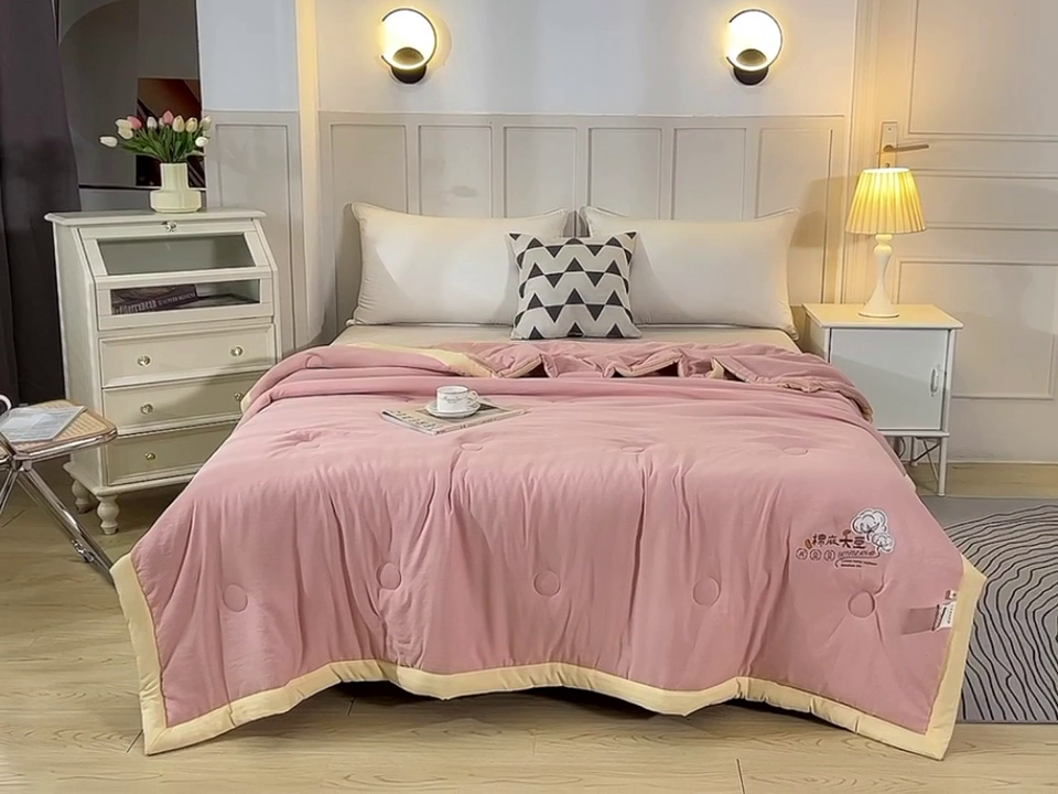 91家纺网 家纺一手货源 找家纺 样样红被业 2023新款棉麻大豆夏凉被 樱花粉