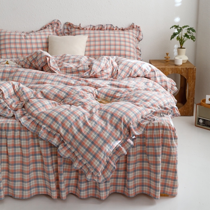 91家纺网 家纺一手货源 找家纺 忘忧草2023新款全棉色织水洗棉床裙款四件套  春风曲-粉