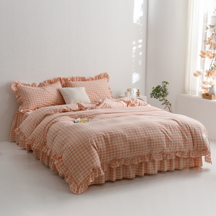 91家纺网 家纺一手货源 找家纺 忘忧草2023新款全棉色织水洗棉床裙款四件套  简爱-粉