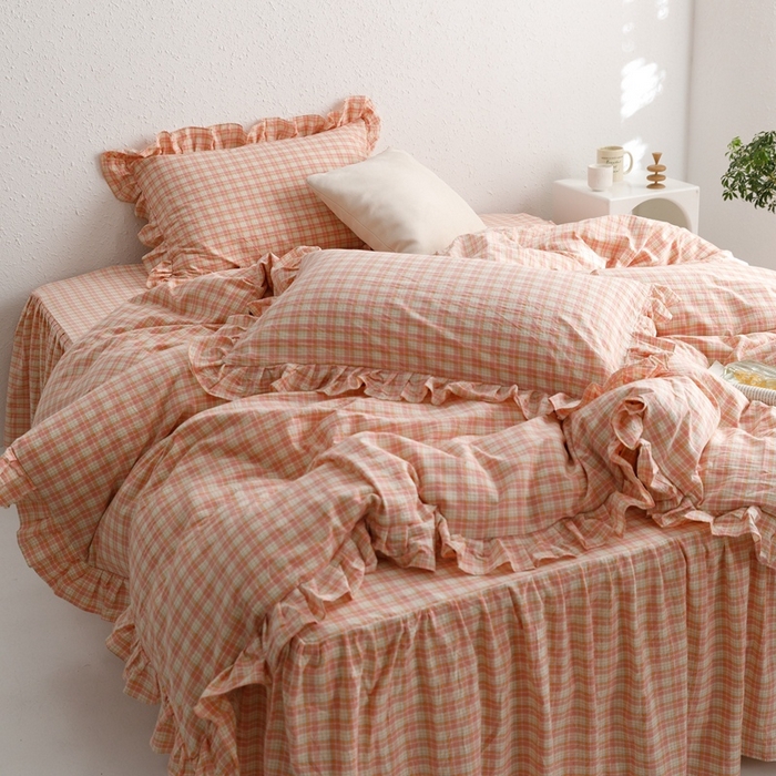 91家纺网 家纺一手货源 找家纺 忘忧草2023新款全棉色织水洗棉床裙款四件套  简爱-粉