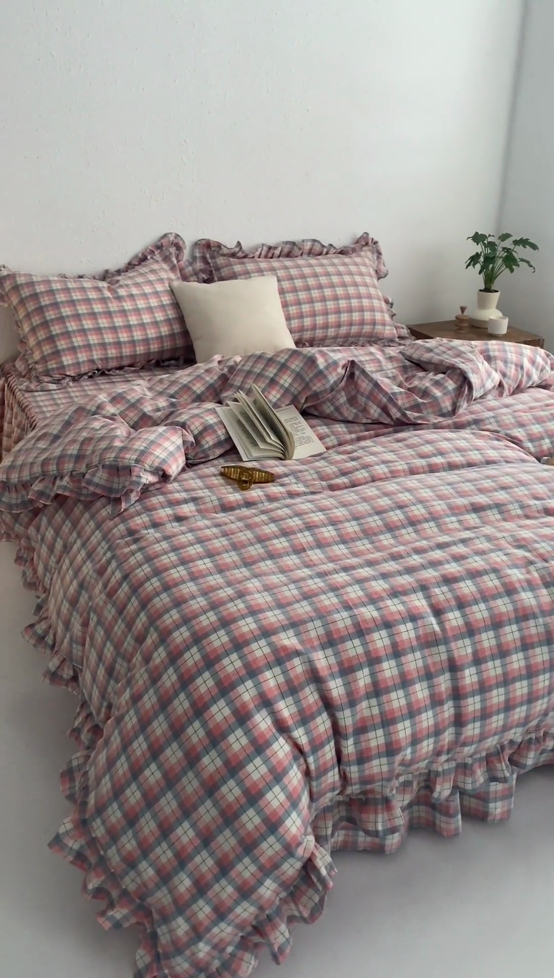 91家纺网 家纺一手货源 找家纺 忘忧草2023新款全棉色织水洗棉床裙款四件套  春风曲-粉