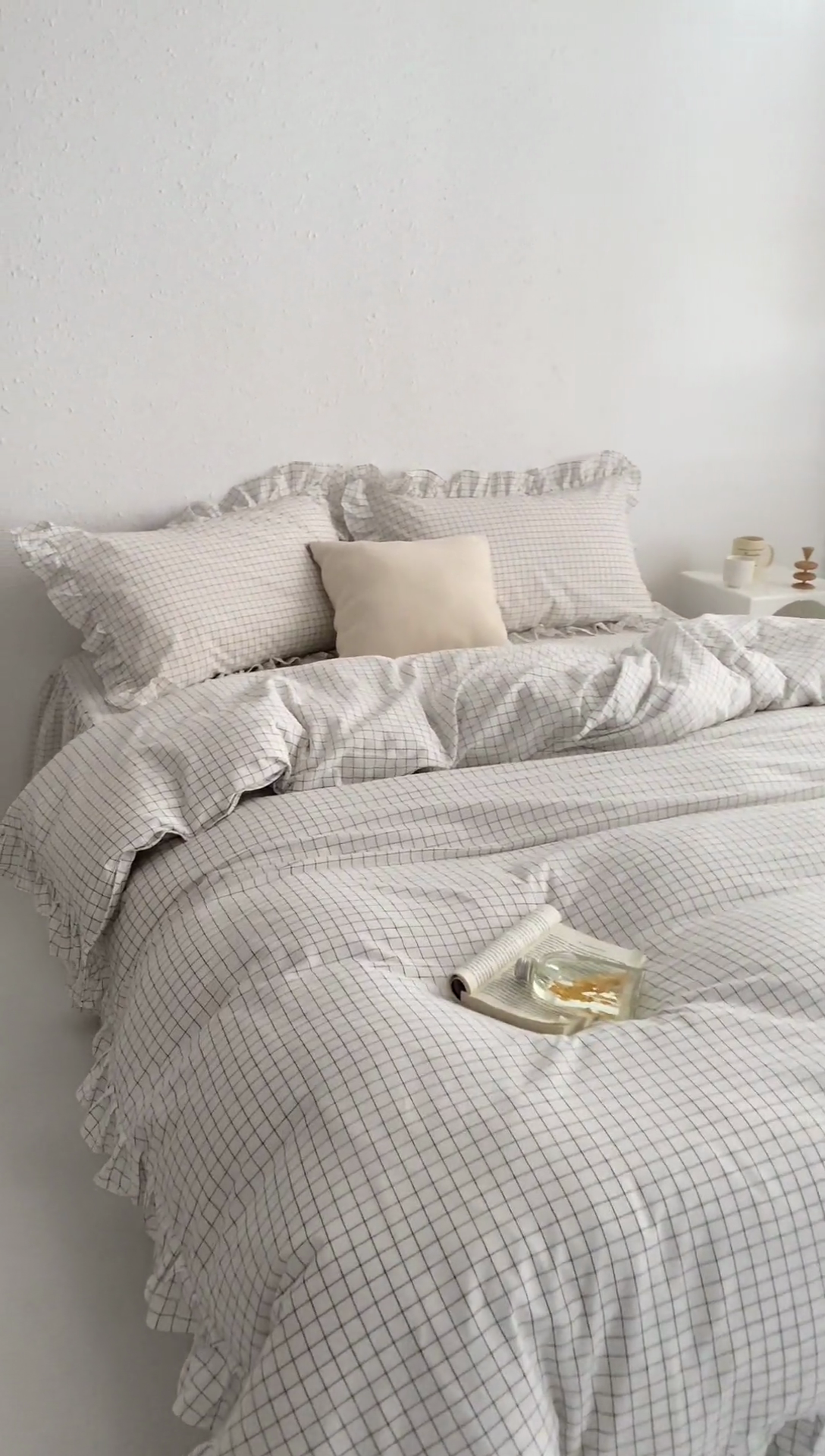 91家纺网 家纺一手货源 找家纺 忘忧草2023新款全棉色织水洗棉床裙款四件套  格物-白