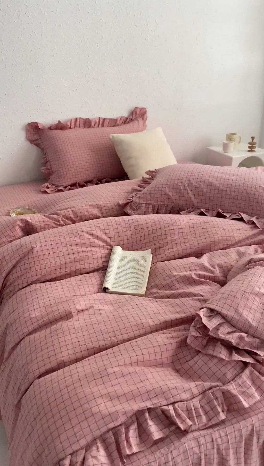 91家纺网 家纺一手货源 找家纺 忘忧草2023新款全棉色织水洗棉床裙款四件套  格物-豆沙