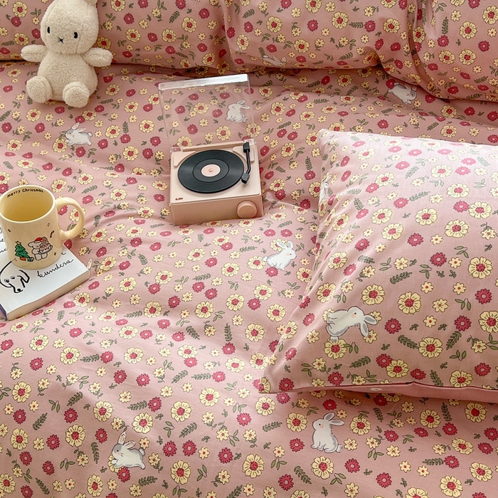 91家纺网 家纺一手货源 找家纺 顾里 2023韩系氛围全棉四件套 花丛奶兔