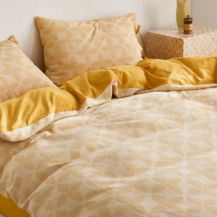 91家纺网 家纺一手货源 找家纺 安莱生活 2023年新款高端双层纱栀子花色织大提花蝴蝶结工艺款四件套 幸运草-姜黄