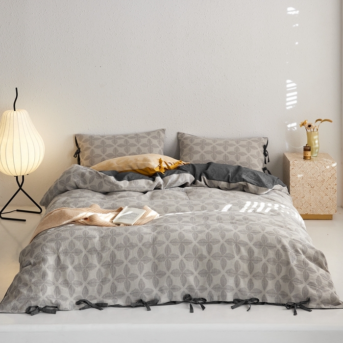 91家纺网 家纺一手货源 找家纺 安莱生活 2023年新款高端双层纱栀子花色织大提花蝴蝶结工艺款四件套 幸运草-深灰