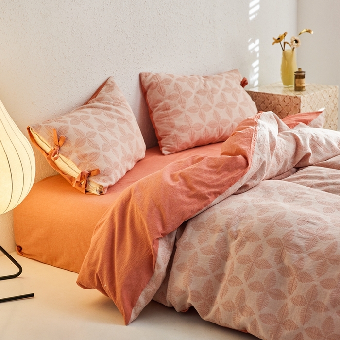 91家纺网 家纺一手货源 找家纺 安莱生活 2023年新款高端双层纱栀子花色织大提花蝴蝶结工艺款四件套 幸运草-嫩粉