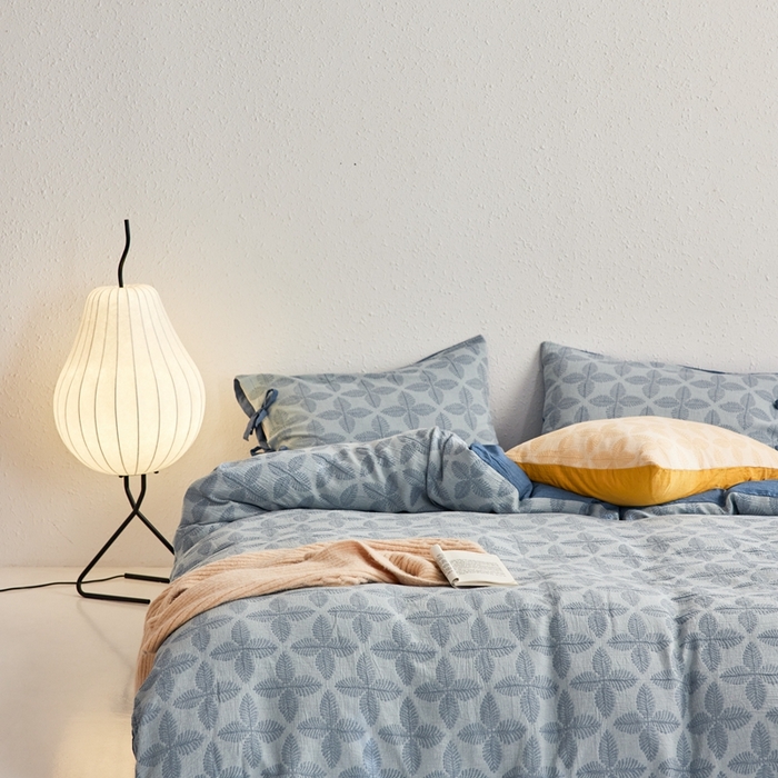 91家纺网 家纺一手货源 找家纺 安莱生活 2023年新款高端双层纱栀子花色织大提花蝴蝶结工艺款四件套 幸运草-深蓝