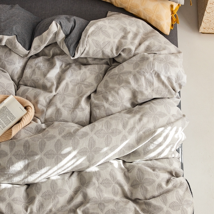 91家纺网 家纺一手货源 找家纺 安莱生活 2023年新款高端双层纱栀子花色织大提花蝴蝶结工艺款四件套 幸运草-深灰