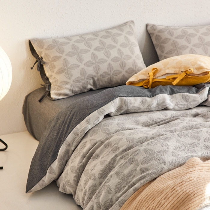 91家纺网 家纺一手货源 找家纺 安莱生活 2023年新款高端双层纱栀子花色织大提花蝴蝶结工艺款四件套 幸运草-深灰