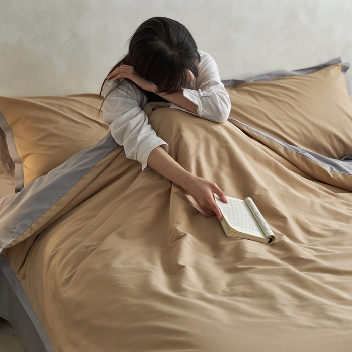 91家纺网 家纺一手货源 找家纺 安莱生活 2023新款60贡缎双拼小宽边四件套 卡其双拼浅灰