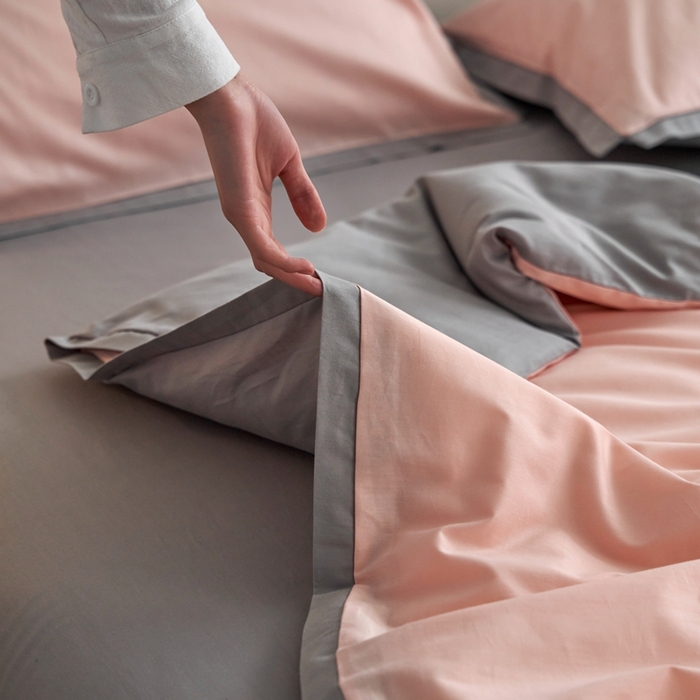 91家纺网 家纺一手货源 找家纺 安莱生活 2023新款60贡缎双拼小宽边四件套 嫩粉双拼浅灰