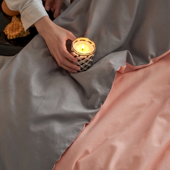 91家纺网 家纺一手货源 找家纺 安莱生活 2023新款60贡缎双拼小宽边四件套 嫩粉双拼浅灰